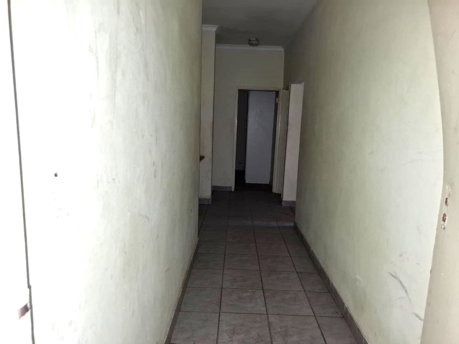 6 Bedroom Property for Sale in Oakdale Western Cape